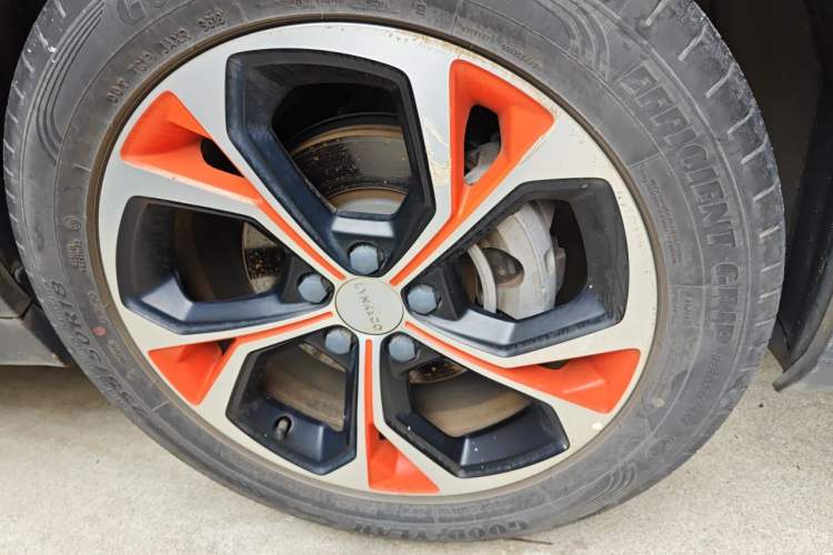 Used Lynk & Co 02 2019 1.5T DCT Two-Wheel Drive Shine Pro Edition China VI Standard Right Front Wheel Hub