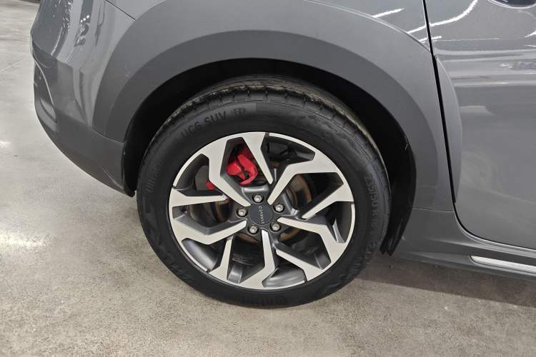Used Lynk & Co 02 2019 1.5T DCT Two-Wheel Drive Sporty Version China VI Standard Right Rear Wheel Hub