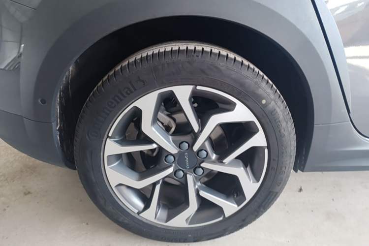 Used Lynk & Co 02 2019 1.5T DCT Two-Wheel Drive Pro Edition China VI Standard Right Rear Wheel Hub