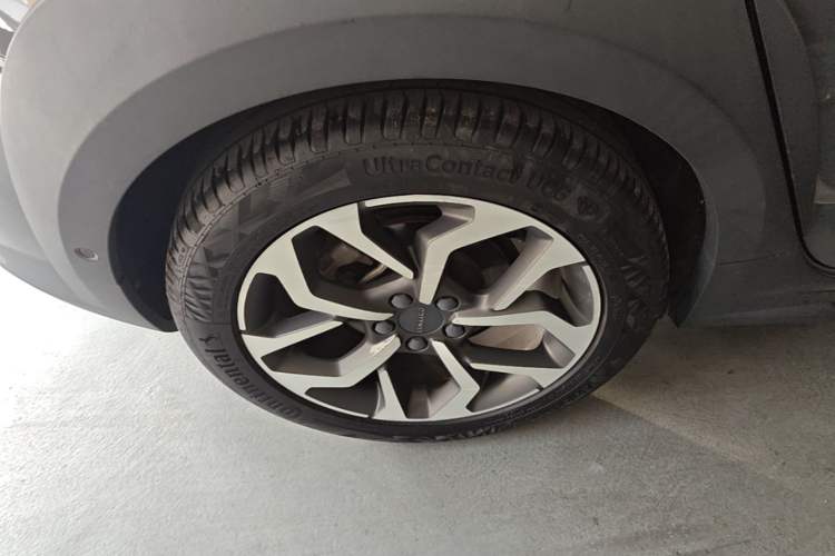 Used Lynk & Co 02 2019 High-Energy Edition 2.0T Automatic Two-Wheel Drive Pro Version China VI Standard Right Rear Wheel Hub