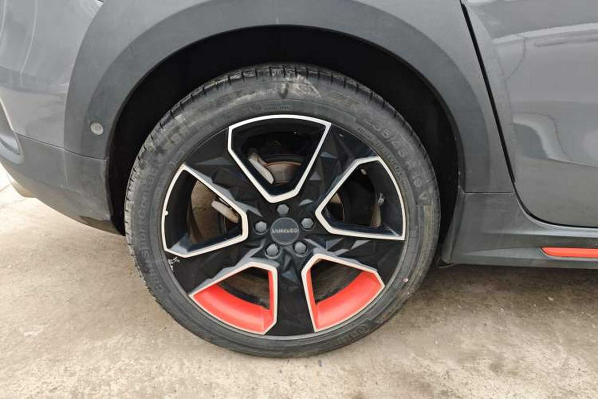 Used Lynk & Co 02 2019 High-Energy Edition 2.0T Automatic Two-Wheel Drive Shine Pro Edition China VI Standard Right Rear Wheel Hub