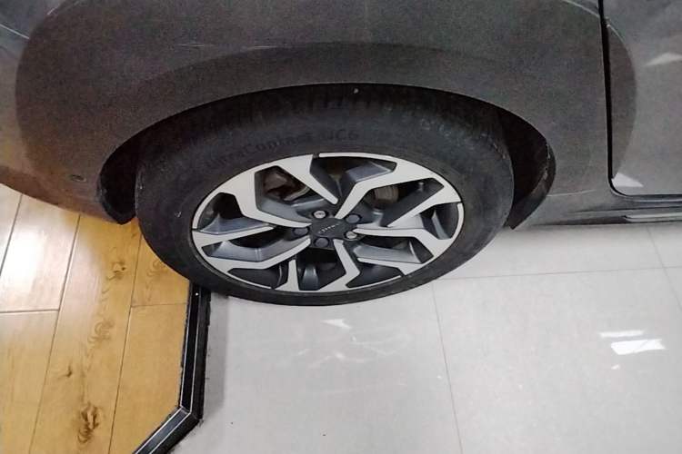 Used Lynk & Co 02 2019 High-Energy Edition 2.0T Automatic Two-Wheel Drive Pro Version China VI Standard Right Rear Wheel Hub