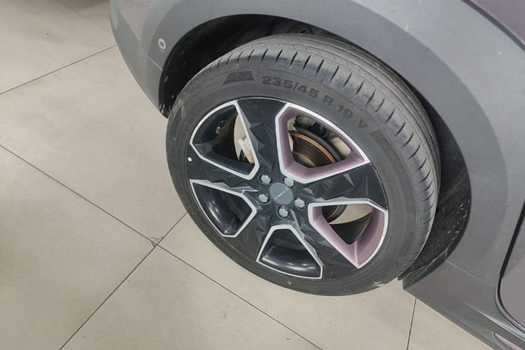 Used Lynk & Co 02 2019 High-Energy Edition 2.0T Automatic Two-Wheel Drive Shine Pro Edition China VI Standard Right Rear Wheel Hub