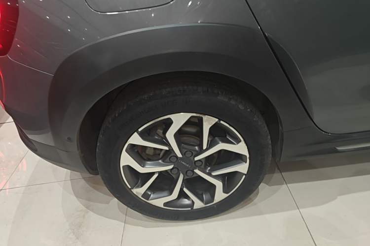 Used Lynk & Co 02 2019 1.5T DCT Two-Wheel Drive Pro Edition China VI Standard Right Rear Wheel Hub