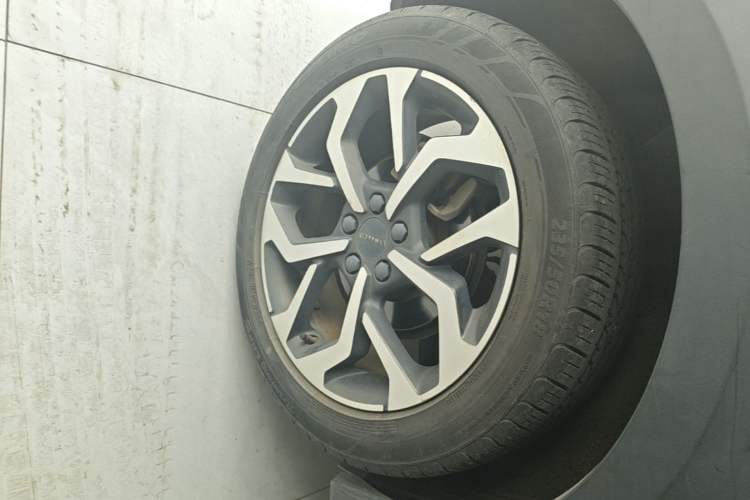 Used Lynk & Co 02 2019 1.5T DCT Two-Wheel Drive Pro Edition China VI Standard Right Rear Wheel Hub