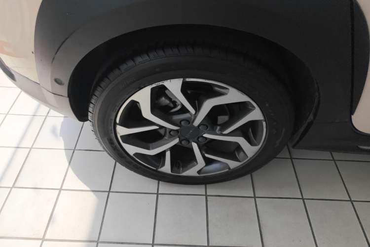 Used Lynk & Co 02 2019 1.5T DCT Two-Wheel Drive Pro Edition China VI Standard Right Rear Wheel Hub