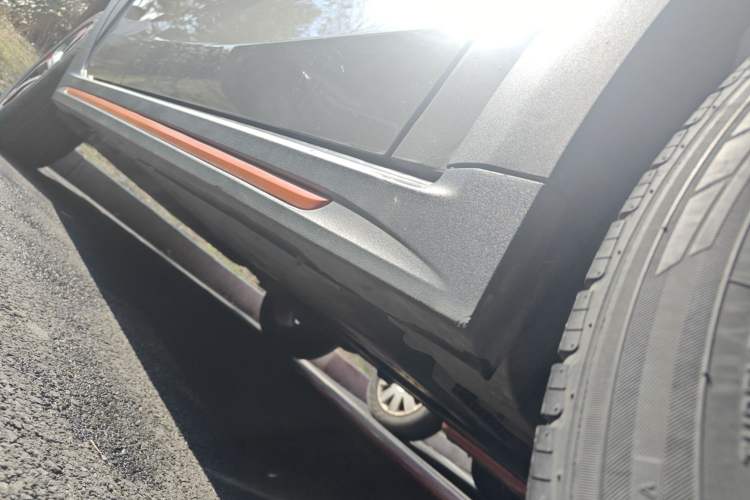 Used Lynk & Co 02 2019 High-Energy Edition 2.0T Automatic Two-Wheel Drive Shine Pro Edition China VI Standard Right Side Sill
