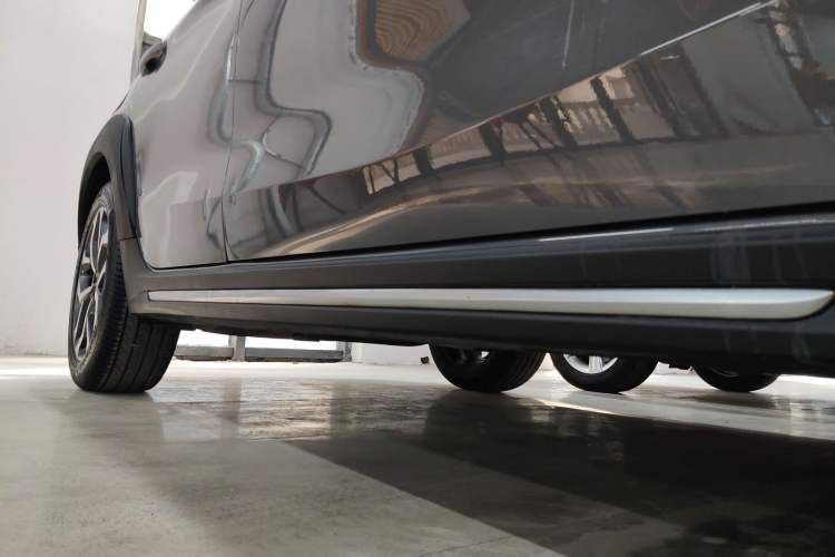 Used Lynk & Co 02 2019 1.5T DCT Two-Wheel Drive Pro Edition China VI Standard Right Side Sill