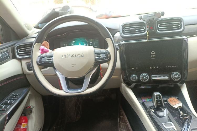 Used Lynk & Co 02 2019 1.5T DCT Two-Wheel Drive Shine Pro Edition China VI Standard Steering Wheel