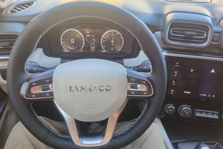 Used Lynk & Co 02 2019 High-Energy Edition 2.0T Automatic Two-Wheel Drive Shine Pro Edition China VI Standard Steering Wheel