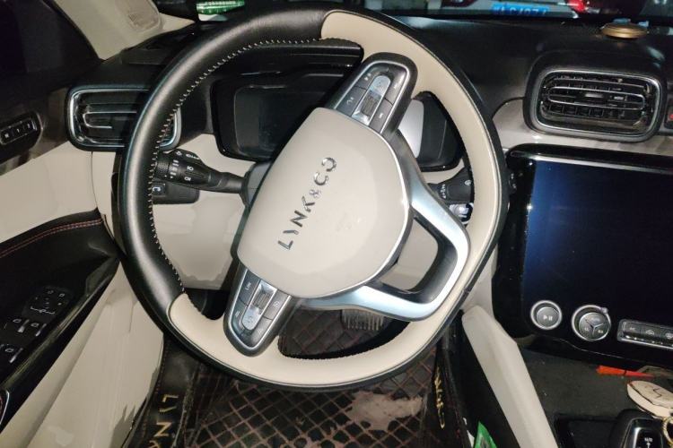 Used Lynk & Co 02 2019 1.5T DCT Two-Wheel Drive Shine Pro Edition China VI Standard Steering Wheel