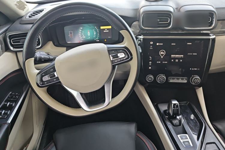 Used Lynk & Co 02 2019 1.5T DCT Two-Wheel Drive Shine Pro Edition China VI Standard Steering Wheel