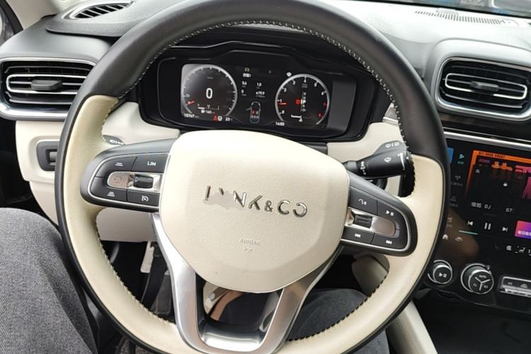 Used Lynk & Co 02 2019 High-Energy Edition 2.0T Automatic Two-Wheel Drive Shine Pro Edition China VI Standard Steering Wheel