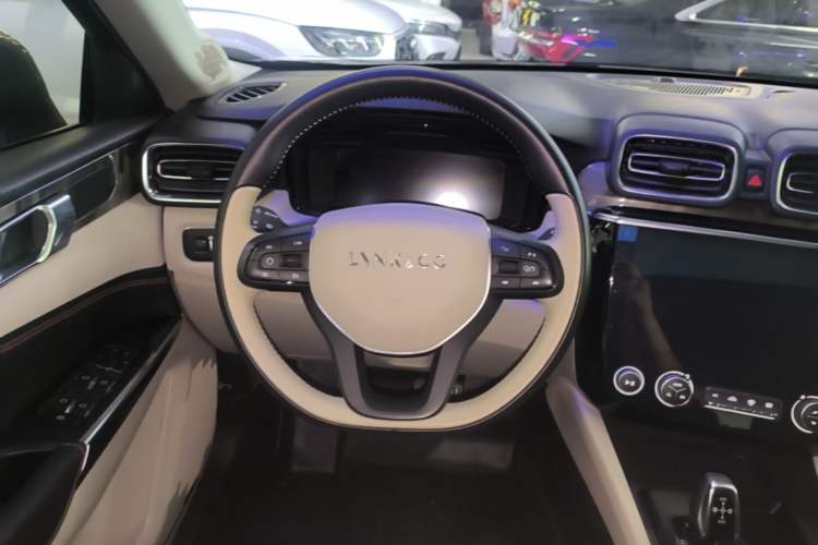 Used Lynk & Co 02 2019 1.5T DCT Two-Wheel Drive Zhaoban Version China VI Standard Steering Wheel