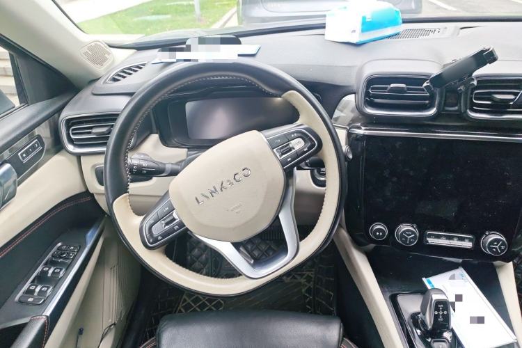 Used Lynk & Co 02 2019 1.5T DCT Two-Wheel Drive Shine Pro Edition China VI Standard Steering Wheel