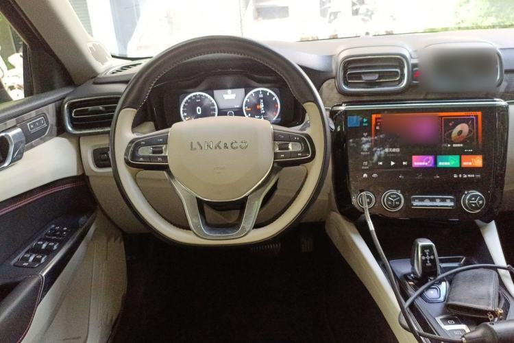 Used Lynk & Co 02 2019 High-Energy Edition 2.0T Automatic Two-Wheel Drive Shine Pro Edition China VI Standard Steering Wheel