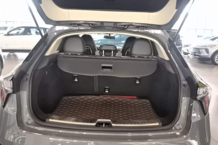 Used Lynk & Co 02 2019 1.5T DCT Two-Wheel Drive Zhaoban Version China VI Standard Trunk