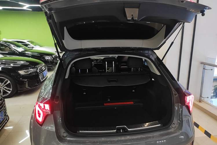 Used Lynk & Co 02 2019 1.5T DCT Two-Wheel Drive Shine Pro Edition China VI Standard Trunk