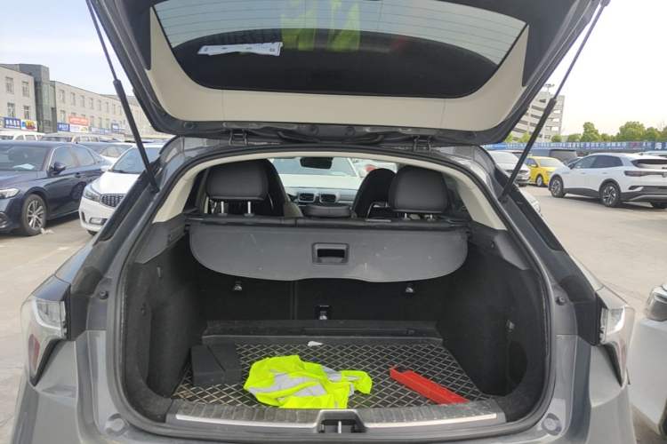 Used Lynk & Co 02 2019 1.5T DCT Two-Wheel Drive Shine Pro Edition China VI Standard Trunk