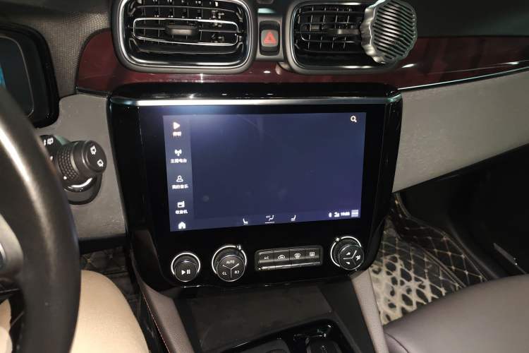 Used Lynk & Co 02 2019 High-Energy Edition 2.0T Automatic Two-Wheel Drive Shine Pro Edition China VI Standard Audio And AC Panel