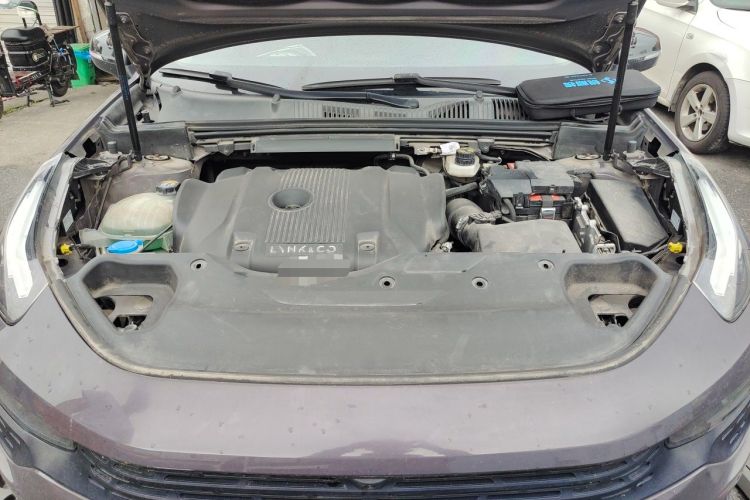 Used Lynk & Co 02 2019 High-Energy Edition 2.0T Automatic Two-Wheel Drive Shine Pro Edition China VI Standard Engine Bay