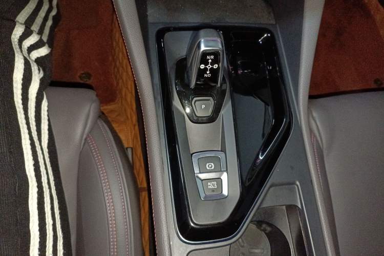 Used Lynk & Co 02 2019 High-Energy Edition 2.0T Automatic Two-Wheel Drive Shine Pro Edition China VI Standard Gear Lever