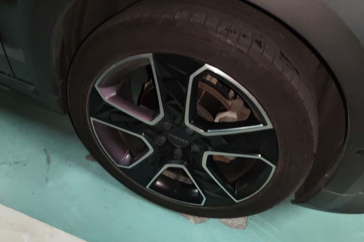Used Lynk & Co 02 2019 High-Energy Edition 2.0T Automatic Two-Wheel Drive Shine Pro Edition China VI Standard Right Front Wheel Hub