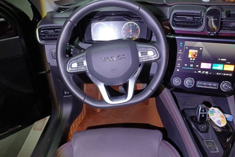 Used Lynk & Co 02 2019 High-Energy Edition 2.0T Automatic Two-Wheel Drive Shine Pro Edition China VI Standard Steering Wheel