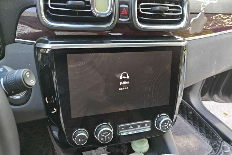Used Lynk & Co 02 2019 High-Energy Edition 2.0T Automatic Two-Wheel Drive Shine Pro Edition China VI Standard Audio And AC Panel