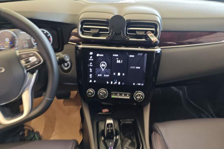 Used Lynk & Co 02 2019 High-Energy Edition 2.0T Automatic Two-Wheel Drive Shine Pro Edition China VI Standard Audio And AC Panel