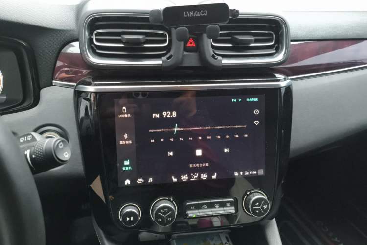 Used Lynk & Co 02 2019 High-Energy Edition 2.0T Automatic Two-Wheel Drive Shine Pro Edition China VI Standard Audio And AC Panel