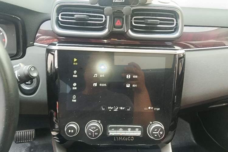 Used Lynk & Co 02 2019 High-Energy Edition 2.0T Automatic Two-Wheel Drive Zhaoban Model China VI Standard Audio And AC Panel
