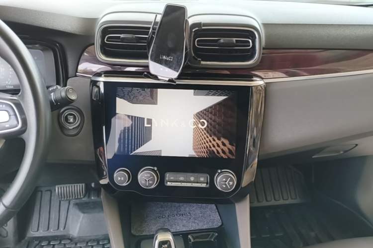 Used Lynk & Co 02 2019 High-Energy Edition 2.0T Automatic Two-Wheel Drive Shine Pro Edition China VI Standard Audio And AC Panel