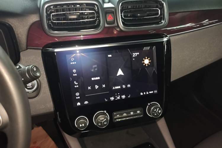 Used Lynk & Co 02 2019 1.5T DCT Two-Wheel Drive Shine Pro Edition China VI Standard Audio And AC Panel