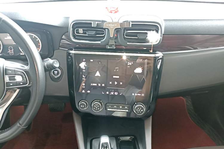 Used Lynk & Co 02 2019 High-Energy Edition 2.0T Automatic Two-Wheel Drive Shine Pro Edition China VI Standard Audio And AC Panel