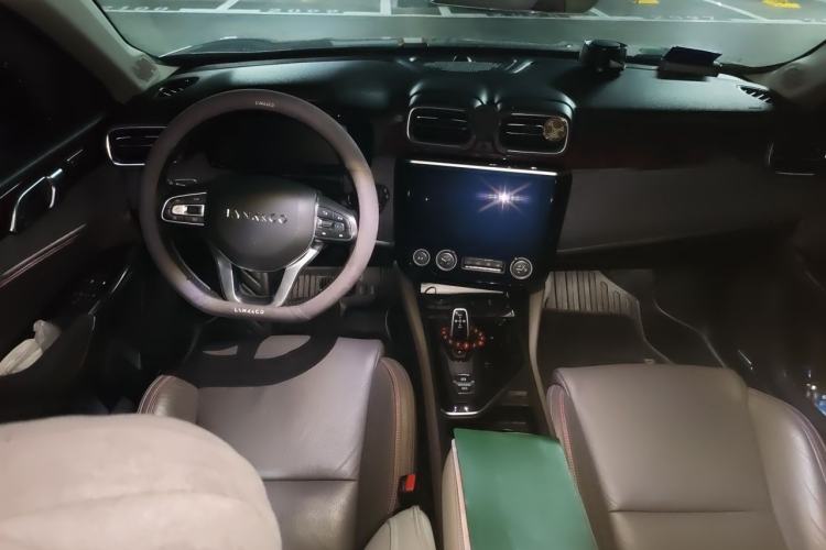 Used Lynk & Co 02 2019 High-Energy Edition 2.0T Automatic Two-Wheel Drive Shine Pro Edition China VI Standard Center Console