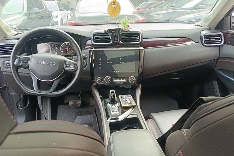 Used Lynk & Co 02 2019 High-Energy Edition 2.0T Automatic Two-Wheel Drive Zhaoban Model China VI Standard Center Console