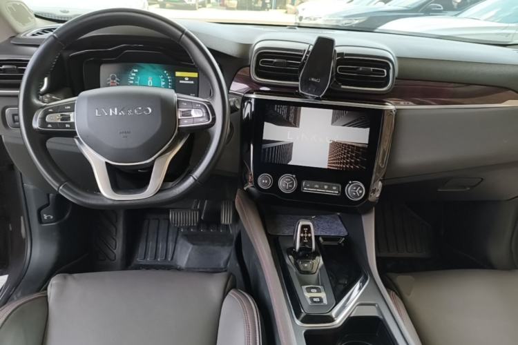 Used Lynk & Co 02 2019 High-Energy Edition 2.0T Automatic Two-Wheel Drive Shine Pro Edition China VI Standard Center Console