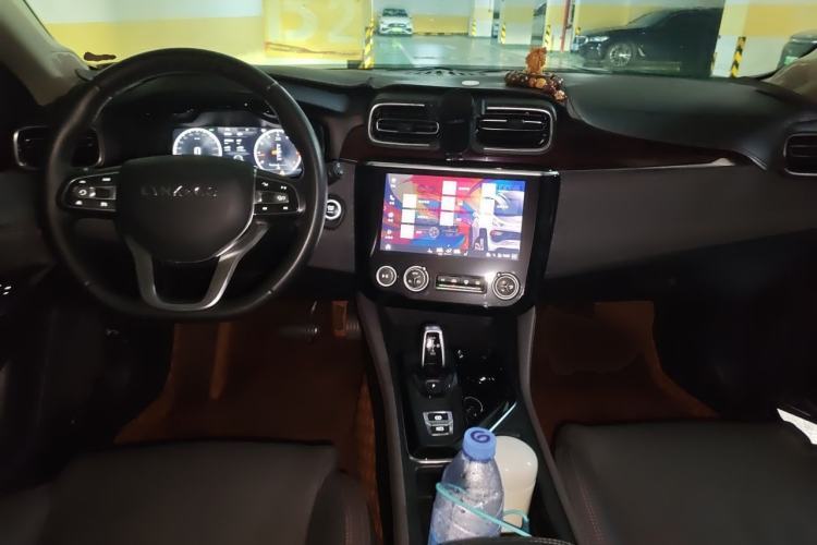 Used Lynk & Co 02 2019 High-Energy Edition 2.0T Automatic Two-Wheel Drive Shine Pro Edition China VI Standard Center Console