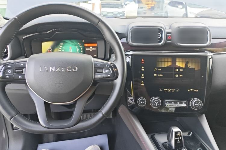 Used Lynk & Co 02 2019 High-Energy Edition 2.0T Automatic Two-Wheel Drive Zhaoban Model China VI Standard Center Console
