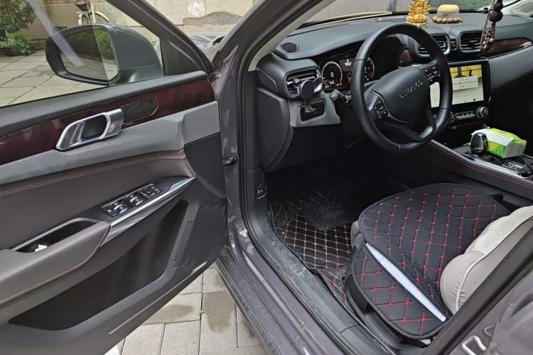 Used Lynk & Co 02 2019 High-Energy Edition 2.0T Automatic Two-Wheel Drive Zhaoban Model China VI Standard Driver Seat