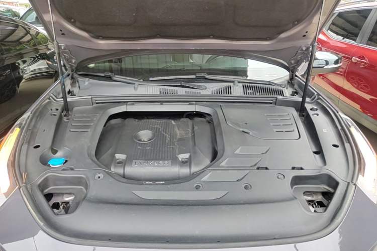 Used Lynk & Co 02 2019 High-Energy Edition 2.0T Automatic Two-Wheel Drive Shine Pro Edition China VI Standard Engine Bay