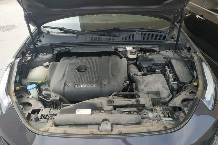 Used Lynk & Co 02 2019 High-Energy Edition 2.0T Automatic Two-Wheel Drive Shine Pro Edition China VI Standard Engine Bay
