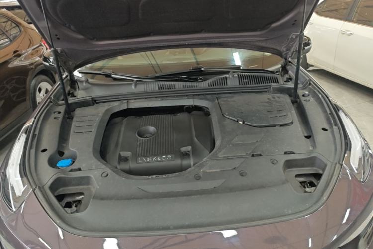 Used Lynk & Co 02 2019 High-Energy Edition 2.0T Automatic Two-Wheel Drive Shine Pro Edition China VI Standard Engine Bay
