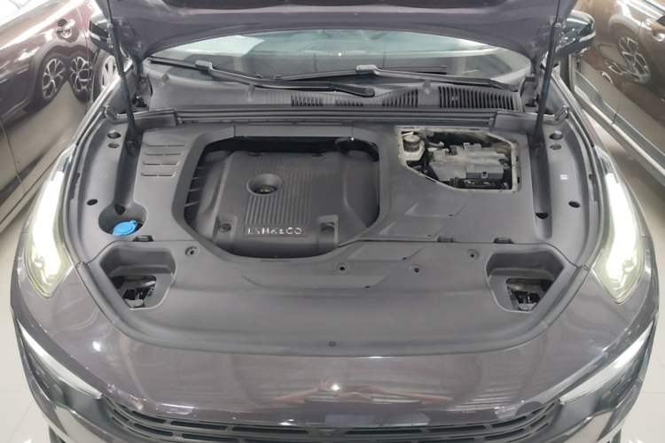 Used Lynk & Co 02 2019 High-Energy Edition 2.0T Automatic Two-Wheel Drive Shine Pro Edition China VI Standard Engine Bay
