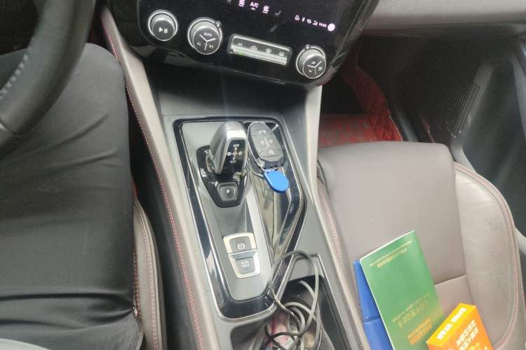 Used Lynk & Co 02 2019 High-Energy Edition 2.0T Automatic Two-Wheel Drive Shine Pro Edition China VI Standard Gear Lever