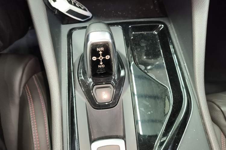 Used Lynk & Co 02 2019 High-Energy Edition 2.0T Automatic Two-Wheel Drive Zhaoban Model China VI Standard Gear Lever