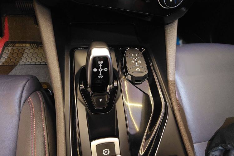 Used Lynk & Co 02 2019 High-Energy Edition 2.0T Automatic Two-Wheel Drive Zhaoban Model China VI Standard Gear Lever