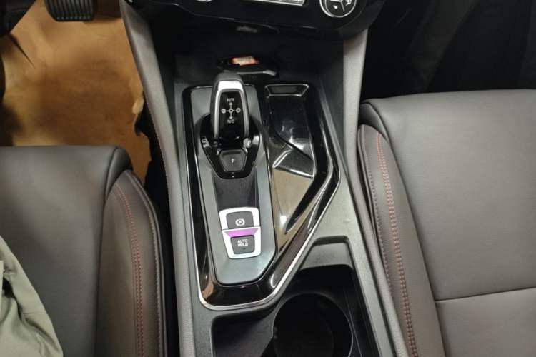 Used Lynk & Co 02 2019 High-Energy Edition 2.0T Automatic Two-Wheel Drive Shine Pro Edition China VI Standard Gear Lever
