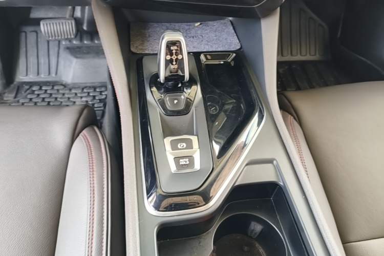 Used Lynk & Co 02 2019 High-Energy Edition 2.0T Automatic Two-Wheel Drive Shine Pro Edition China VI Standard Gear Lever